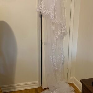 Elegant White Lace Wedding Veil